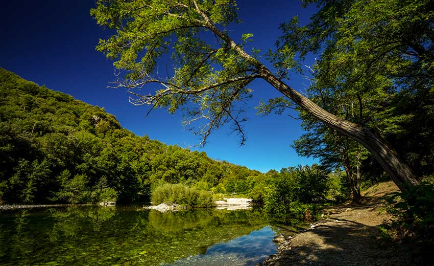 accès à la rivière cévenole au camping