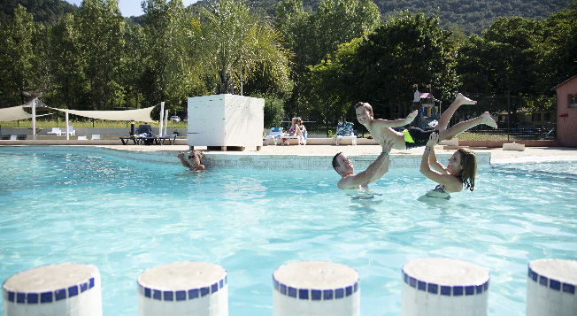 camping cevennes piscine avec toboggan