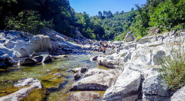 camping gard activites bord de riviere