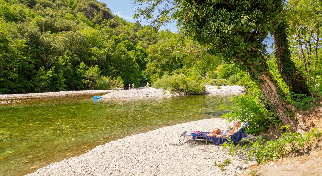 camping gard plage privee promenade barque