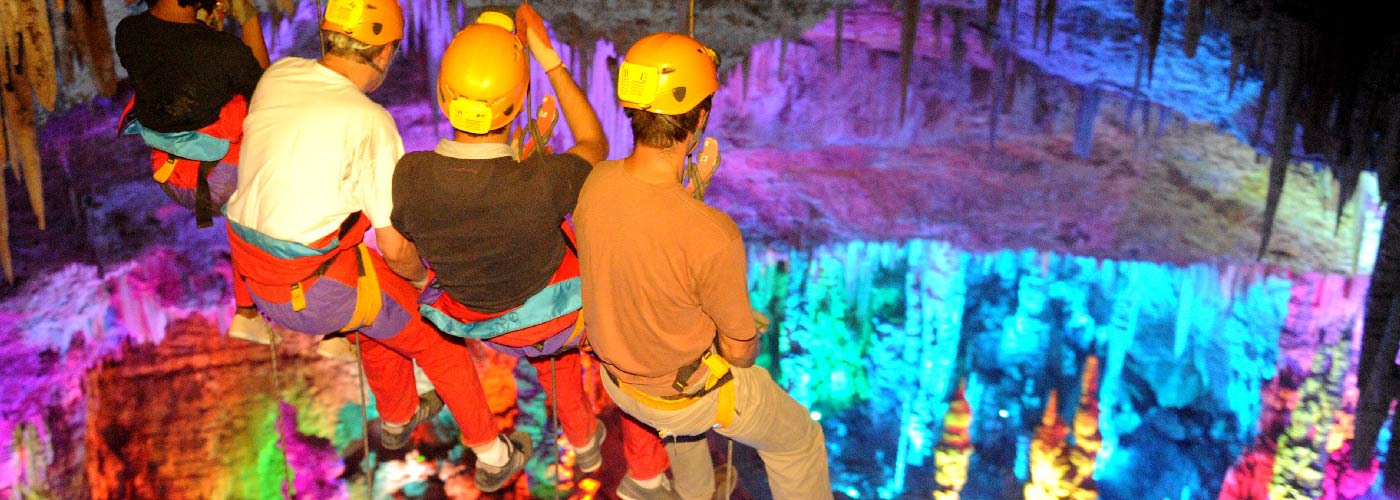 camping uzes grotte salamandre speleologie