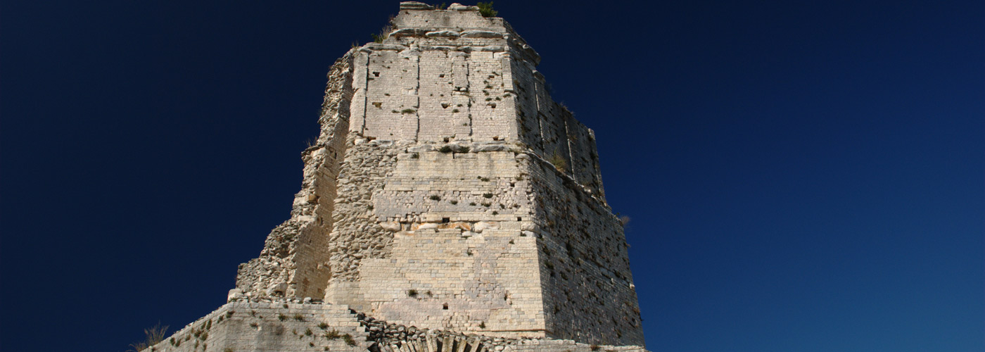 tour magne nimes fondations