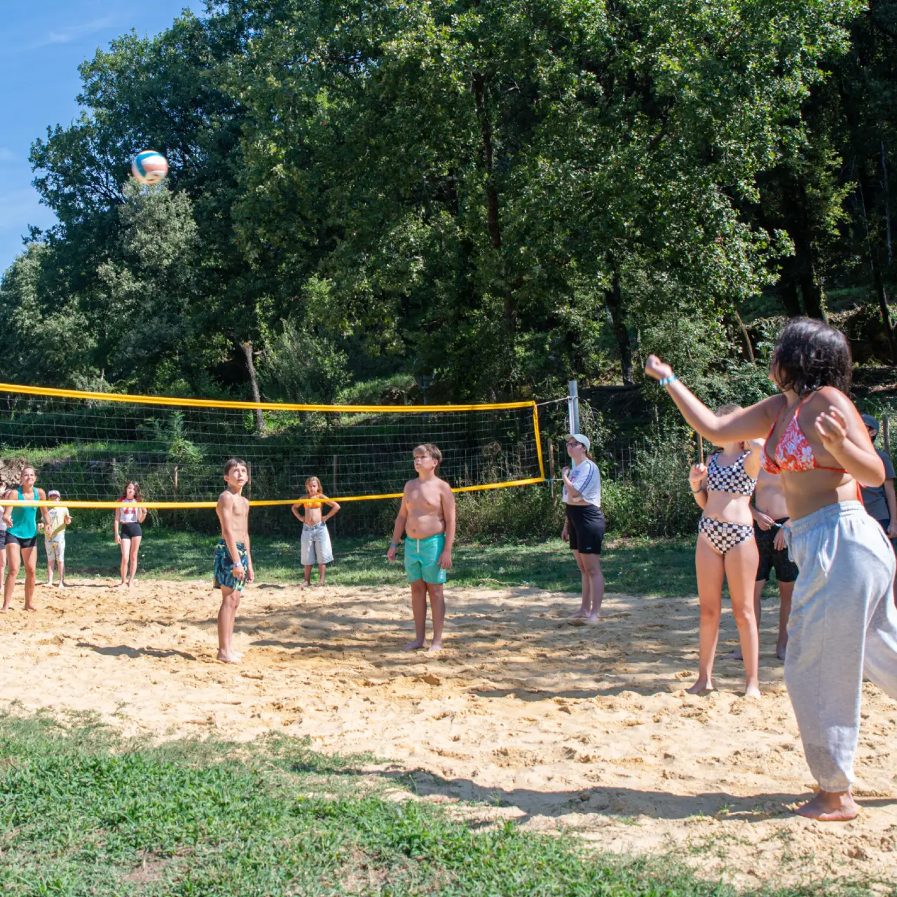activité volley au camping les Plans